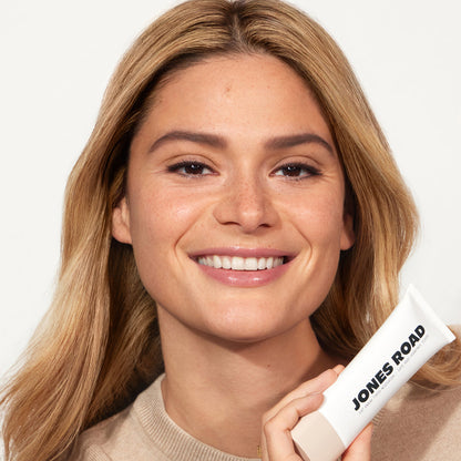 JUST ENOUGH TINTED MOISTURIZER - US 4872