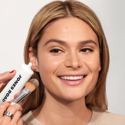 JUST ENOUGH TINTED MOISTURIZER - US 4872